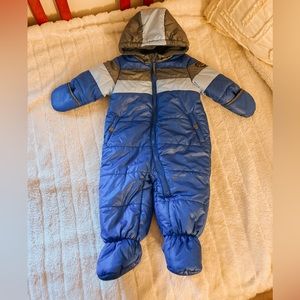 R. 1881 Like New Baby’s Snowsuit Size 12 Months